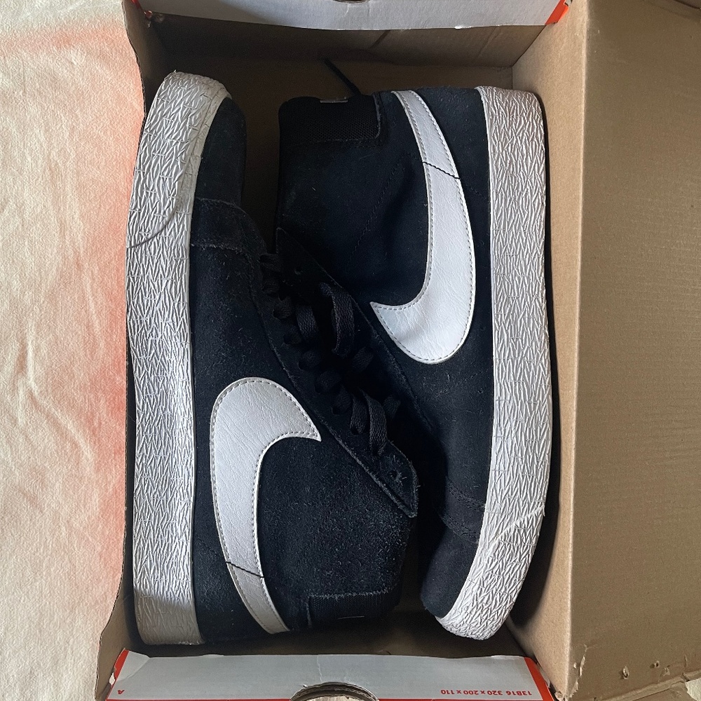 Men’s Nike SB Zoom Blazer Mid Black and White Sneakers